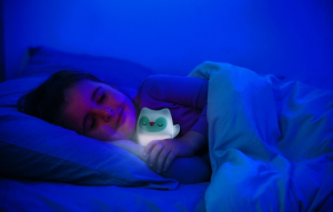 Nočná lampa + svietiaca muchláčik, Infantilio Sovička - biela/sivá